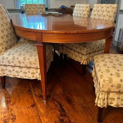 Cherry Banded Dining Table
36"round w/2 18" leaves ( 72' oval)