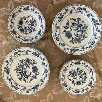 AAT059- Vintage Blue Danube China Onion Print Plates