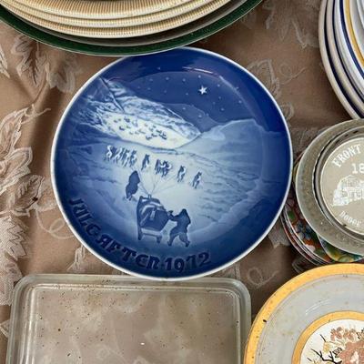 AAT277- Various Vintage Serveware & Porcelain Wall Plates