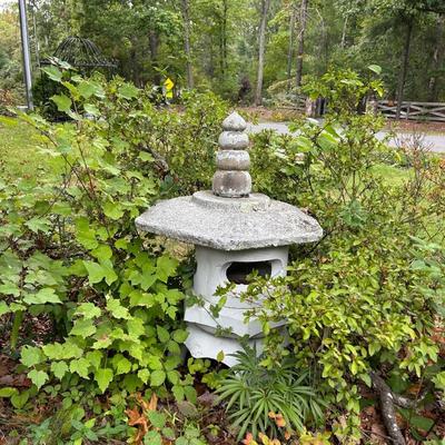 pagoda Cement gargen statue