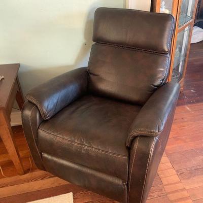 Electric recliner in excellent condition.