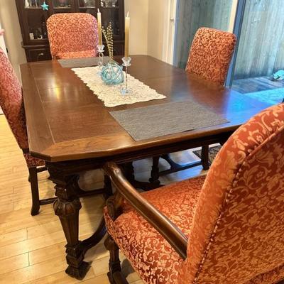Ethan Allen dining table with extensions 6 chairs 