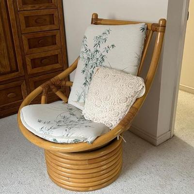 Rattan swivel chair