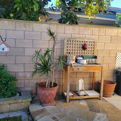 Potters garden table
39x18x61