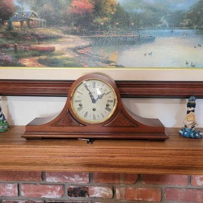 Howard Miller clock
20.5x5x9.5