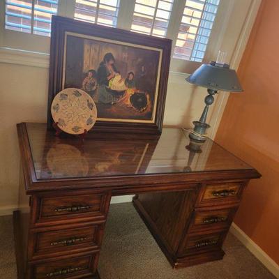 Executive desk
54x28x30