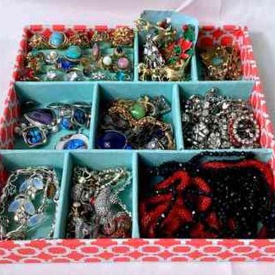 RIHI983 Antique & Victorian Costume Jewelry	Box full of costume jewelry
