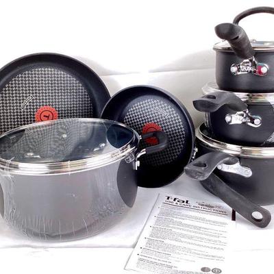 RIHI966 New T-fal Cookware Set	3 pots with glass lids, 2 frying pans, 1 large cook pot with glass lid.
