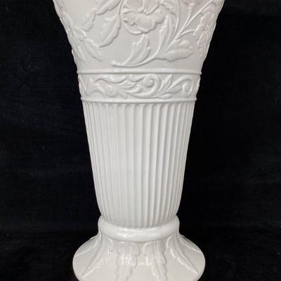 GRLE904 16â€ Tall Vintage Lenox Vase	Princeton 16 inch tall Lenox vase, inside needs to be cleaned.
