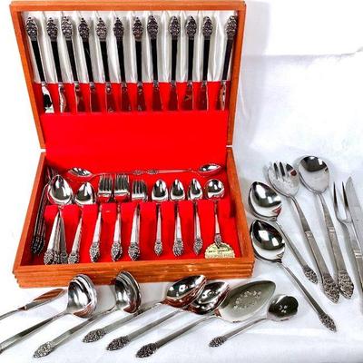 RIHI982 Oneida Stainless Silver Set	Wooden chest of Oneida Community stainless flatware set with a carving set by Imperial stainless, USA.
