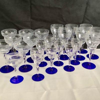 RIHI224 Vintage Crystal Etched Flower Glasses	7-Wine glasses
