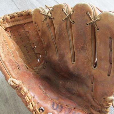 Wilson A-2000L baseball glove