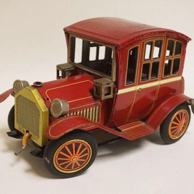 1328	TIN BATTERY OPERATED ANTIQUE STYLE CAR
