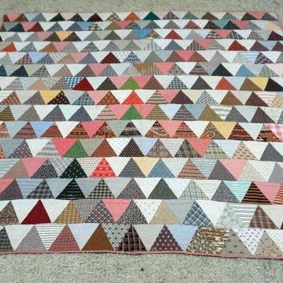 1118	ANTIQUE HAND SEWN QUILT, APPROXIMATELY 6 FT 11 IN X 6 FT 6 IN, SOME WEAR
