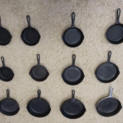 1189	13 PIECE LOT GRISWOLD CAST IRON FRYING PANS INCLDING 2 # 8, 3 #3, #7, 3 #4, #5 & VICTOR #6, ONE UNMARKED IN CAST METAL STAND
