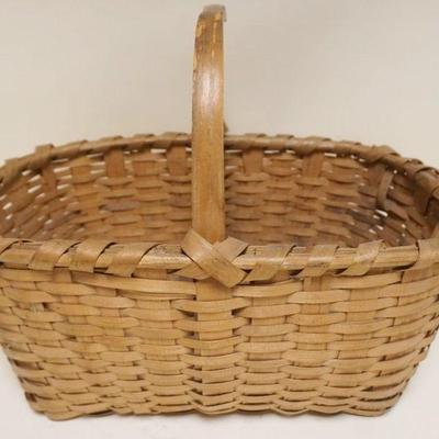 1105	ANTIQUE SPLINT WOVEN BASKET, APPROXIMATELY 18 1/2 IN X 13 IN X 14 IN HIGH
