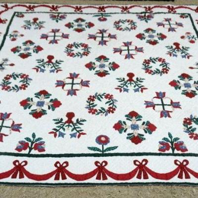 1115	HAND SEWN QUILT, APPROXIMATELY 6 FT 9 IN X 6 FT 10 IN
