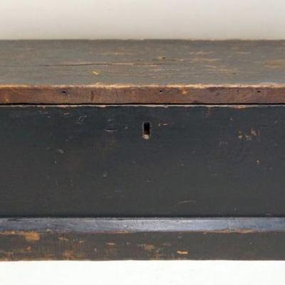 1147	SMALL PRIMITIVE PINE TABLE TOP STORAGE BOX, APPROXIMATELY 20 IN X 8 IN X 8 IN
