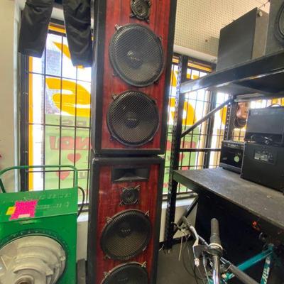 Speakers and musical equipment 