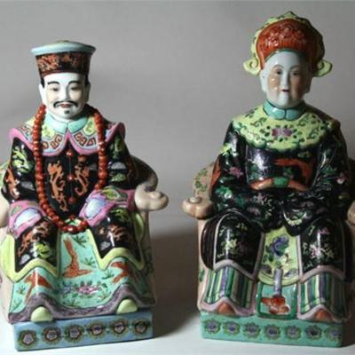 Lot 050 
Antique Chinese Emperor and Empress Figurines Statues