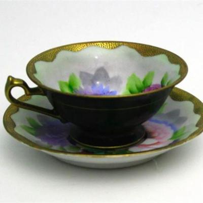 Lot 052 
Hand Painted Floral Cup and Saucer Occupied Japan Fleur De Lis