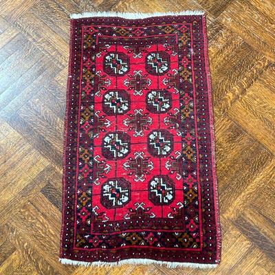GEOMETRIC ENTRYWAY RUG | Small rug with geometric patterns. - l. 40 x w. 23.5 in 