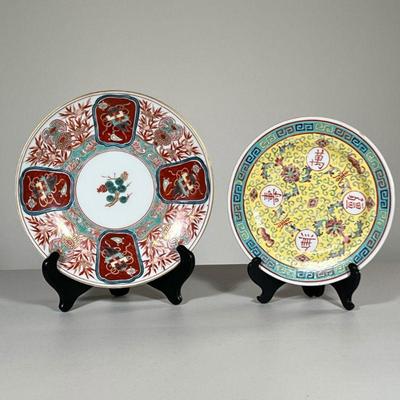 (2PC) CHINESE AND JAPANESE PLATES | Including a Japanese plate with gilt decoration and a Chinese-style Japanese plate, decorated in Hong...