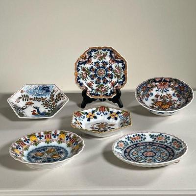 (6PC) MAKKUM PLATES | Including colorfully decorated bowls, plates, and dishes. - dia. 6.25 in (Largest) 