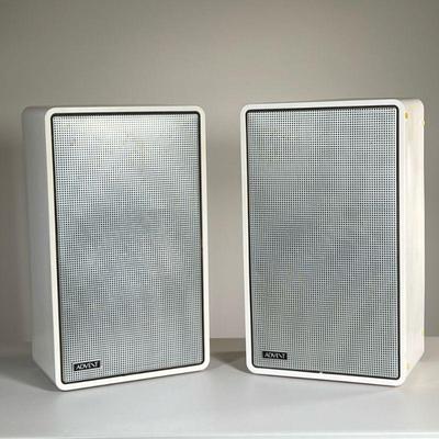 ADVENT/2 SPEAKERS | High-performance acoustic-suspension loudspeaker system. Designed and manufactured by Advent Corp. - l. 11.25 x w....