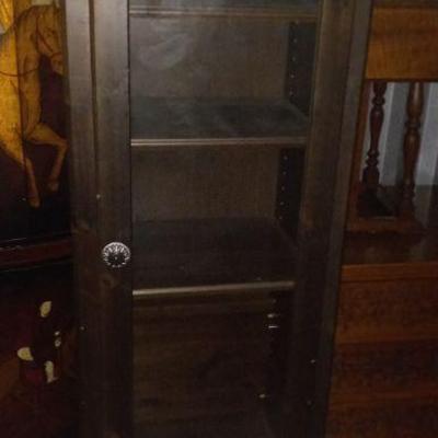 5ft 6  glassdoor cupboard $35