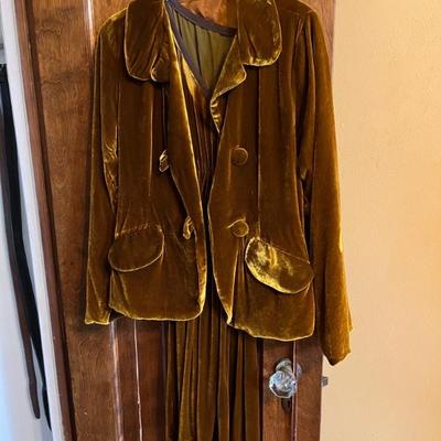 Loads of vintage clothes, mostly XS-M, lots of funky and unique pieces, many from Ulla Johnsonâ€™s Nadya brand which is handmade in Bali...