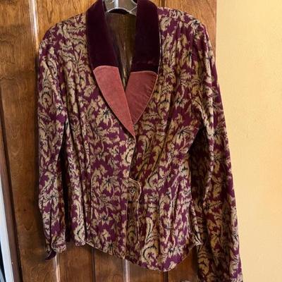 Loads of vintage clothes, mostly XS-M, lots of funky and unique pieces, many from Ulla Johnsonâ€™s Nadya brand which is handmade in Bali...