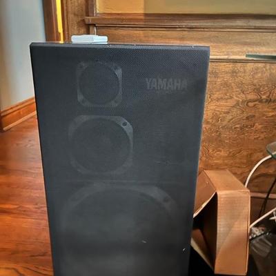 pair of Yamaha NS-500M speakers