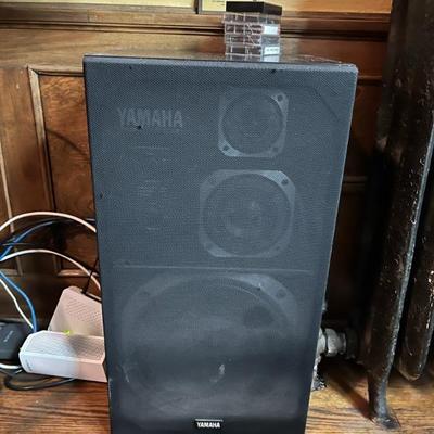 pair of Yamaha NS-500M speakers