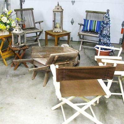 Outdoor Furniture / Decorations / Wood Decorative Wheelbarrow