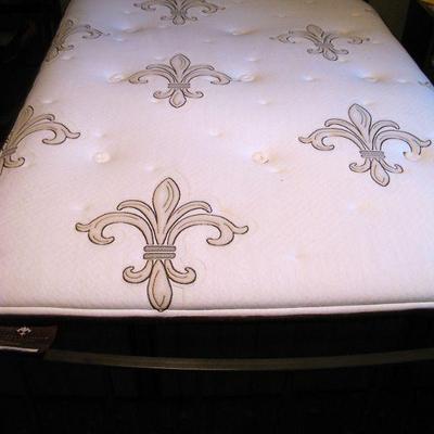 Nordland Metal Open-Frame Bed Dark Bronze / Full / Double Size with Stearns and Foster Mattress