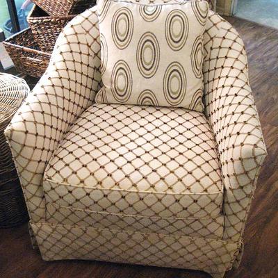 Upholstered Accent Setting Chair