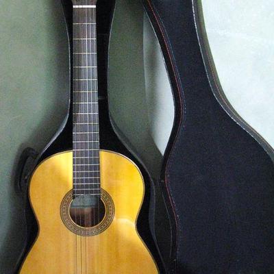 Vintage YAMAHA Guitar with Case