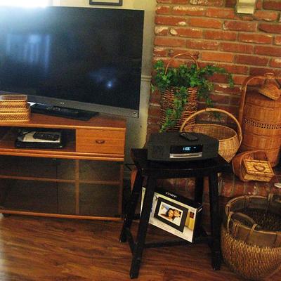42" Sony Bravia Smart HD TV / Bose Wave CD am/fm radio