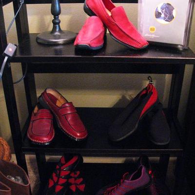 Women's Shoes 7 to 8 1/2 Sizes