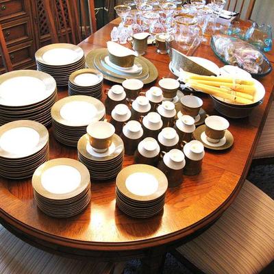 Drexel Dining Table / 6 Chairs / 2 Leaf's