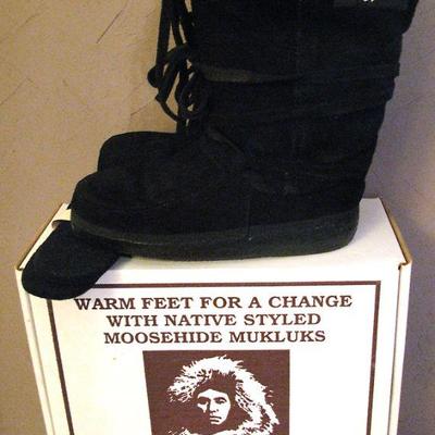 New with Box Women's MUKLUKS with Inserts
