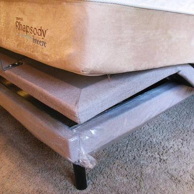 Tempur-Pedic Luxe Breeze Queen Bed Adjustable - Head-Feet and Thickness w/Remote