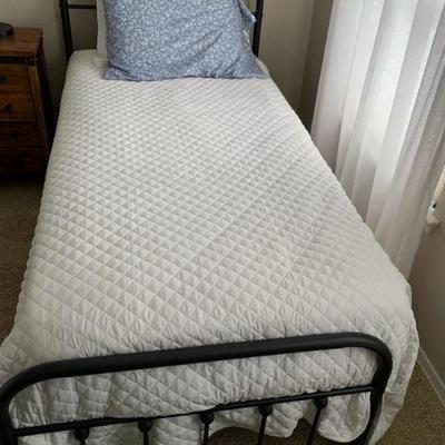 Twin Bed.   ( There are 2 twin beds).                                        H= 43   W=42. D 78.5