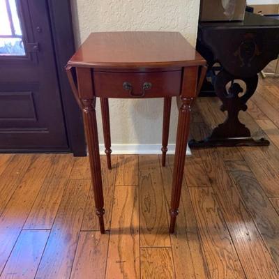 Small Drop Leaf Side Table with 1 Drawer