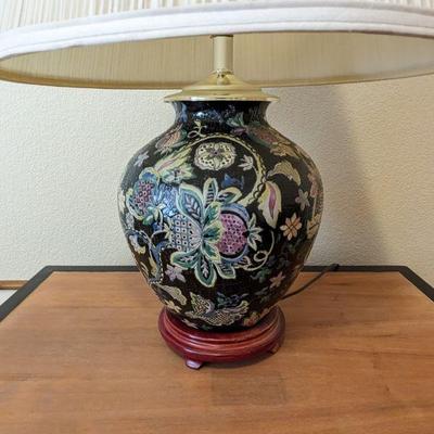 Vintage Chinese Famille Noir Style Table Lamp - 28.25h