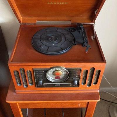 https://www.ebay.com/itm/126133948801 CV1027 VINYL STOAGE TABLE WITH RECORD/CD PLAYER, UNTESTED
