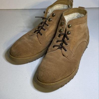 https://www.ebay.com/itm/126144284363 CV1070 PAIR OF FLEECED LINED UGG BOOTIES TAN SIZE 9