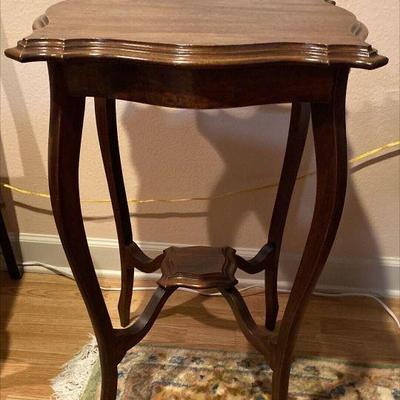 https://www.ebay.com/itm/115940250363 CV1004 Queen Anne Style Antique ORNATE WOOD END TABLE