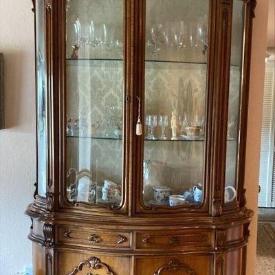 https://www.ebay.com/itm/126133963535 CV1011 Italian ORNATE INLAY WOOD AND GLASS CHINA CABINET HUTCH, CURVED GLASS